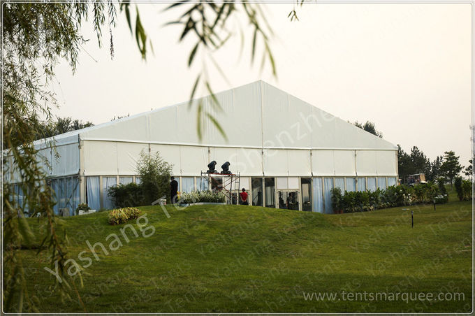 les tentes 1000 géantes de partie d'extérieur de 30X50 Seater commerciales imperméabilisent une forme de toit de cadre